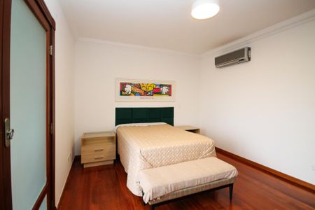 Casa de condomínio para alugar com 752m², 5 quartos e 7 vagas Casa de condomínio para alugar com 752m², 5 quartos e 7 vagasSuíte 3