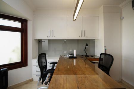 Casa de condomínio para alugar com 752m², 5 quartos e 7 vagas Casa de condomínio para alugar com 752m², 5 quartos e 7 vagasEscritório