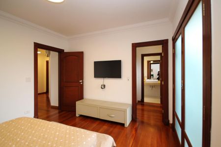 Casa de condomínio para alugar com 752m², 5 quartos e 7 vagas Casa de condomínio para alugar com 752m², 5 quartos e 7 vagasSuíte 3