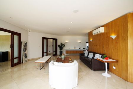 Casa de condomínio para alugar com 752m², 5 quartos e 7 vagas Casa de condomínio para alugar com 752m², 5 quartos e 7 vagasSala de Estar