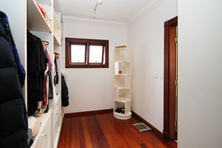 Casa de condomínio para alugar com 752m², 5 quartos e 7 vagas Casa de condomínio para alugar com 752m², 5 quartos e 7 vagasCloset Suíte 2