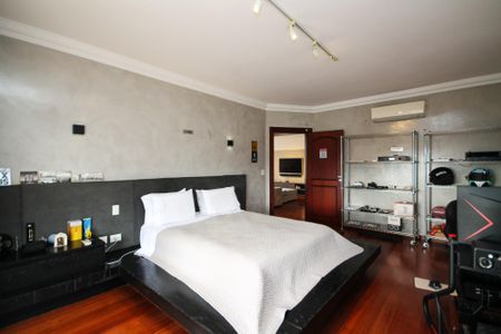 Casa de condomínio para alugar com 752m², 5 quartos e 7 vagas Casa de condomínio para alugar com 752m², 5 quartos e 7 vagasSuíte 2