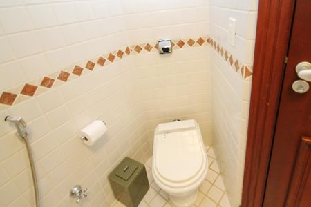Casa de condomínio para alugar com 752m², 5 quartos e 7 vagas Casa de condomínio para alugar com 752m², 5 quartos e 7 vagasBanheiro da Suíte 4