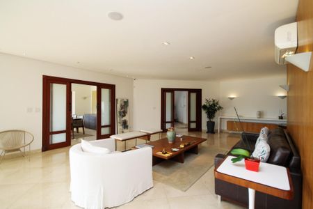 Casa de condomínio para alugar com 752m², 5 quartos e 7 vagas Casa de condomínio para alugar com 752m², 5 quartos e 7 vagasSala de Estar