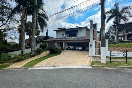 Casa de condomínio para alugar com 752m², 5 quartos e 7 vagas Casa de condomínio para alugar com 752m², 5 quartos e 7 vagasFachada