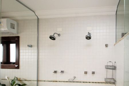 Casa de condomínio para alugar com 752m², 5 quartos e 7 vagas Casa de condomínio para alugar com 752m², 5 quartos e 7 vagasBanheiro da Suíte 1
