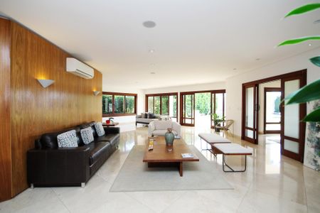 Casa de condomínio para alugar com 752m², 5 quartos e 7 vagas Casa de condomínio para alugar com 752m², 5 quartos e 7 vagasSala de Estar