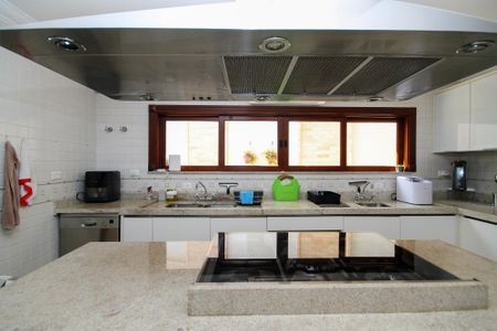 Casa de condomínio para alugar com 752m², 5 quartos e 7 vagas Casa de condomínio para alugar com 752m², 5 quartos e 7 vagasCozinha