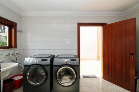 Casa de condomínio para alugar com 752m², 5 quartos e 7 vagas Casa de condomínio para alugar com 752m², 5 quartos e 7 vagasÁrea de serviço