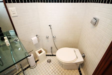 Casa de condomínio para alugar com 752m², 5 quartos e 7 vagas Casa de condomínio para alugar com 752m², 5 quartos e 7 vagasBanheiro Escritório