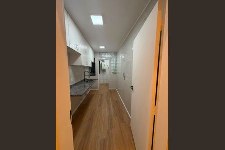 Cozinha de apartamento à venda com 2 quartos, 55m² em Vila Palmeiras, São Paulo