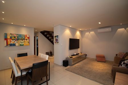 Sala de casa para alugar com 2 quartos, 168m² em Jardim Santa Clara, Guarulhos