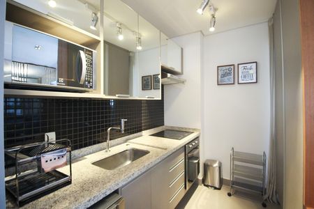 Cozinha de apartamento para alugar com 1 quarto, 67m² em Itaim Bibi, São Paulo