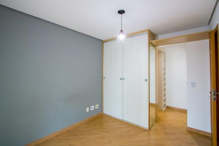 Apartamento à venda com 100m², 3 quartos e 2 vagas Apartamento à venda com 100m², 3 quartos e 2 vagasQuarto 1 - Suíte