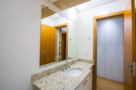 Apartamento à venda com 100m², 3 quartos e 2 vagas Apartamento à venda com 100m², 3 quartos e 2 vagasBanheiro do quarto 1