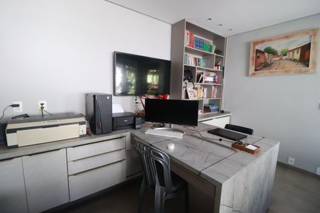 Casa para alugar com 298m², 4 quartos e 3 vagasEscritório 
