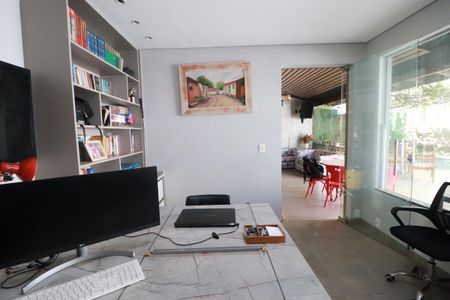 Casa para alugar com 298m², 4 quartos e 3 vagasEscritório