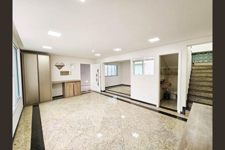 Casa para alugar com 3 quartos, 285m² em Santa Maria, Santo André