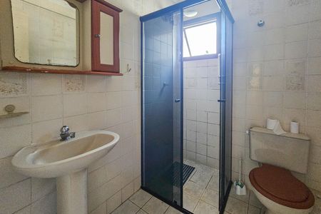Banheiro de apartamento para alugar com 2 quartos, 60m² em Jardim Tres Marias, Guarujá