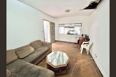 Casa à venda com 250m², 1 quarto e 2 vagasSala