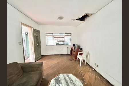 Casa à venda com 250m², 1 quarto e 2 vagasSala