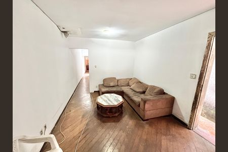 Casa à venda com 250m², 1 quarto e 2 vagasSala