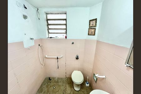 Casa à venda com 250m², 1 quarto e 2 vagasBanheiro