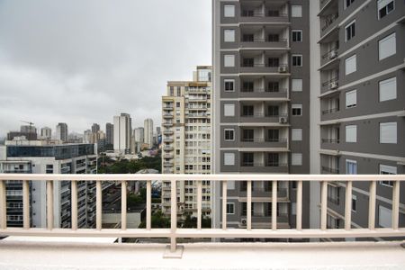varanda Sala de kitnet/studio para alugar com 1 quarto, 25m² em Pinheiros, São Paulo