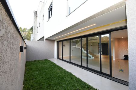 Casa de condomínio à venda com 187m², 3 quartos e 3 vagasÁrea com Churrasqueira