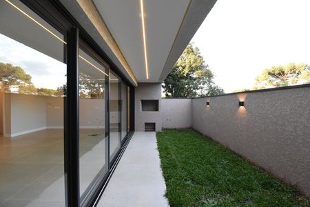 Casa de condomínio à venda com 187m², 3 quartos e 3 vagasÁrea com Churrasqueira