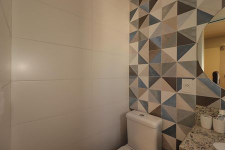 Apartamento à venda com 65m², 2 quartos e 2 vagasBanheiro da Suíte 2 