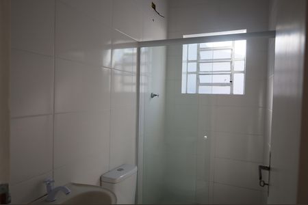 Banheiro social de casa para alugar com 2 quartos, 100m² em Jardim Cruzeiro, São Paulo