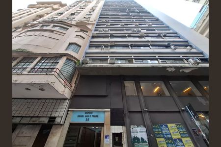 Apartamento à venda com 42m², 1 quarto e sem vaga Apartamento à venda com 42m², 1 quarto e sem vagaFachada