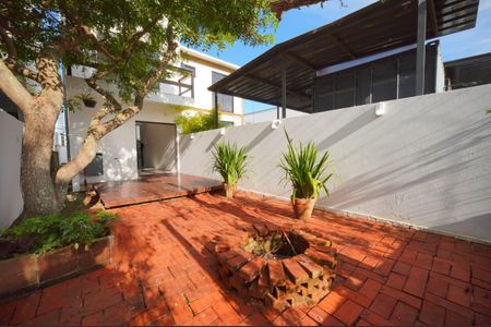 Casa para alugar com 80m², 2 quartos e 1 vagaÁrea externa