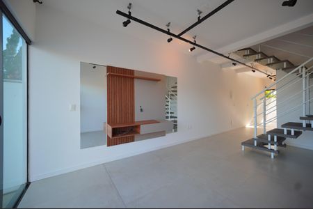 Sala de casa para alugar com 2 quartos, 80m² em Campeche, Florianópolis