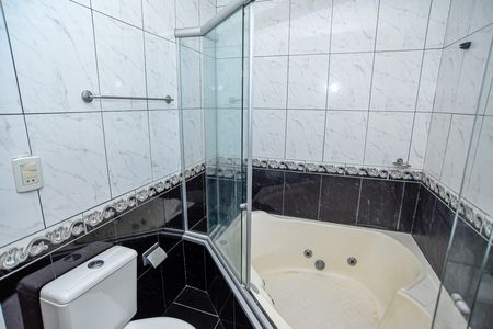 Casa para alugar com 101m², 2 quartos e 1 vaga Casa para alugar com 101m², 2 quartos e 1 vagaBanheiro da Suíte