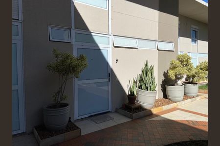Casa de condomínio à venda com 190m², 3 quartos e 3 vagas Casa de condomínio à venda com 190m², 3 quartos e 3 vagasFachada Interna