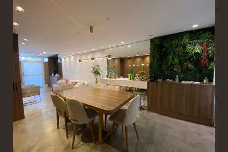 Casa de condomínio à venda com 190m², 3 quartos e 3 vagas Casa de condomínio à venda com 190m², 3 quartos e 3 vagasSala de Jantar