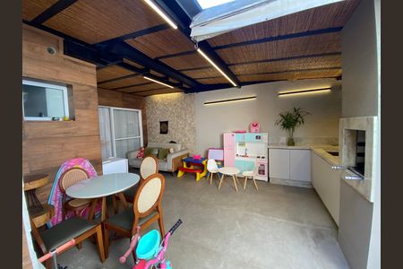 Área Externa de casa à venda com 3 quartos, 190m² em Cidade São Francisco, São Paulo