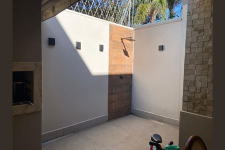 Casa de condomínio à venda com 190m², 3 quartos e 3 vagas Casa de condomínio à venda com 190m², 3 quartos e 3 vagasÁrea Externa
