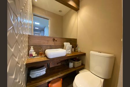 Casa de condomínio à venda com 190m², 3 quartos e 3 vagas Casa de condomínio à venda com 190m², 3 quartos e 3 vagasCozinha Banheiro