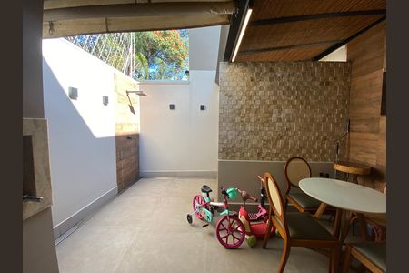 Casa de condomínio à venda com 190m², 3 quartos e 3 vagas Casa de condomínio à venda com 190m², 3 quartos e 3 vagasÁrea Externa
