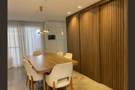 Casa de condomínio à venda com 190m², 3 quartos e 3 vagas Casa de condomínio à venda com 190m², 3 quartos e 3 vagasSala de Jantar