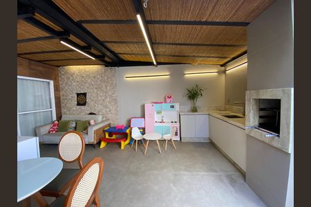 Casa de condomínio à venda com 190m², 3 quartos e 3 vagas Casa de condomínio à venda com 190m², 3 quartos e 3 vagasÁrea Externa