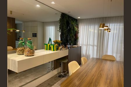Casa de condomínio à venda com 190m², 3 quartos e 3 vagas Casa de condomínio à venda com 190m², 3 quartos e 3 vagasSala de Jantar