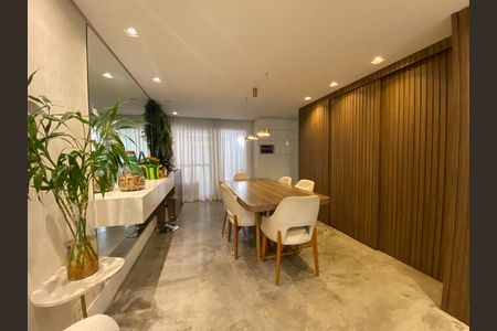 Casa de condomínio à venda com 190m², 3 quartos e 3 vagas Casa de condomínio à venda com 190m², 3 quartos e 3 vagasSala de Jantar