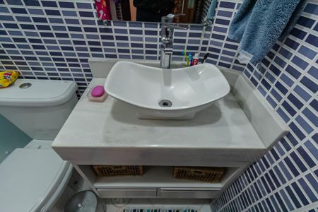Apartamento à venda com 61m², 2 quartos e 1 vaga Apartamento à venda com 61m², 2 quartos e 1 vagaBanheiro
