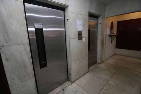 Área comum - Elevadores de apartamento à venda com 3 quartos, 82m² em Olaria, Rio de Janeiro