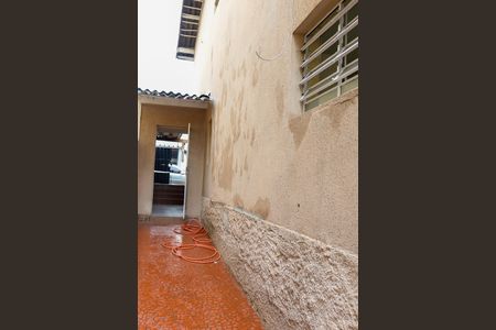 Casa para alugar com 150m², 2 quartos e 2 vagasCorredor externo