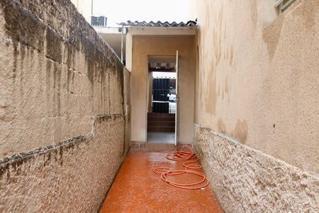 Casa para alugar com 150m², 2 quartos e 2 vagasCorredor externo